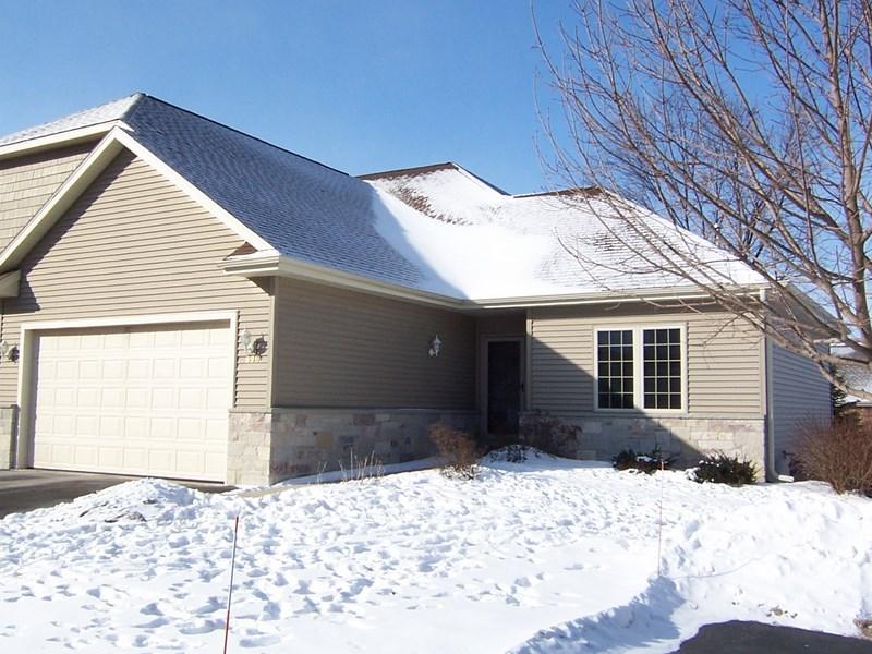 696 Sweet Briar Ct, Kewaskum, WI 53040 photo 1