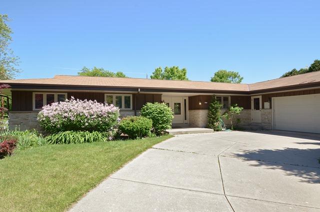 8610 N N Pt, Fox Point, WI 53217 photo 1