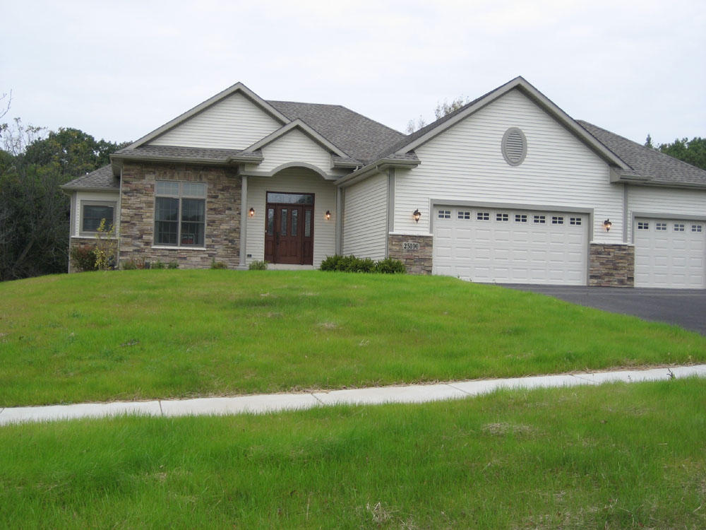 25100 Runyard Way E, Trevor, WI 53179 photo 1