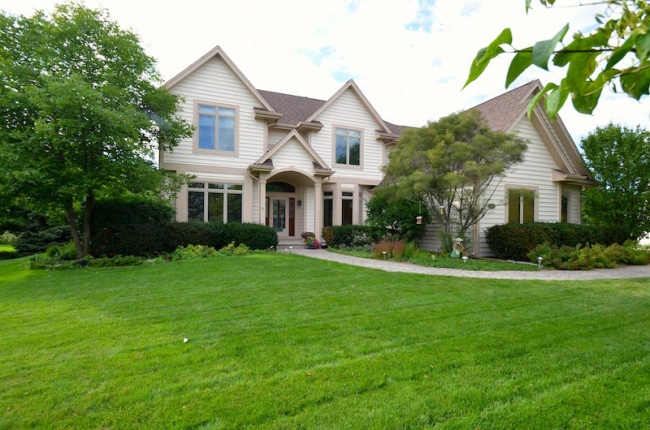 1828 Tallgrass Cir, Waukesha, WI 53188 photo 1