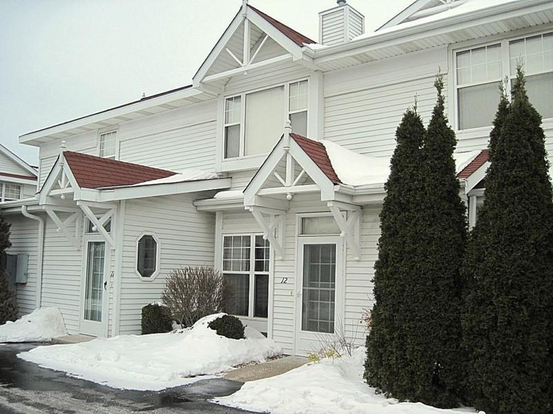 6170 S Creekside Dr #12, Cudahy, WI 53110 photo 1