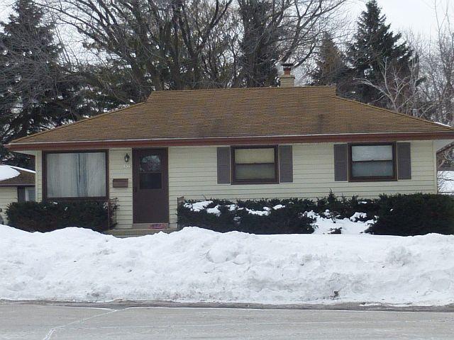 1935 W Alvina Ct, Milwaukee, WI 53221 photo 1