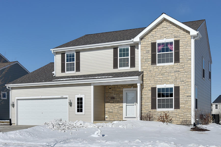 1644 Edgewater Dr, West Bend, WI 53095 photo 1
