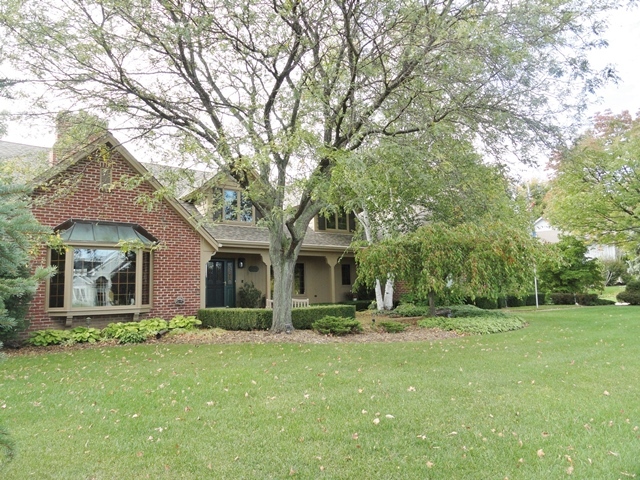6215 Overlook Ct, Greendale, WI 53129 photo 1