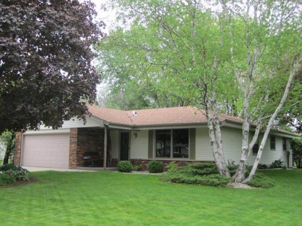 1421 Crestwood Dr, Oconomowoc, WI 53066 photo 1