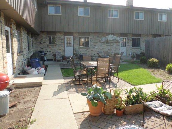 9822 W Morgan Ave, Milwaukee, WI 53228 photo 1