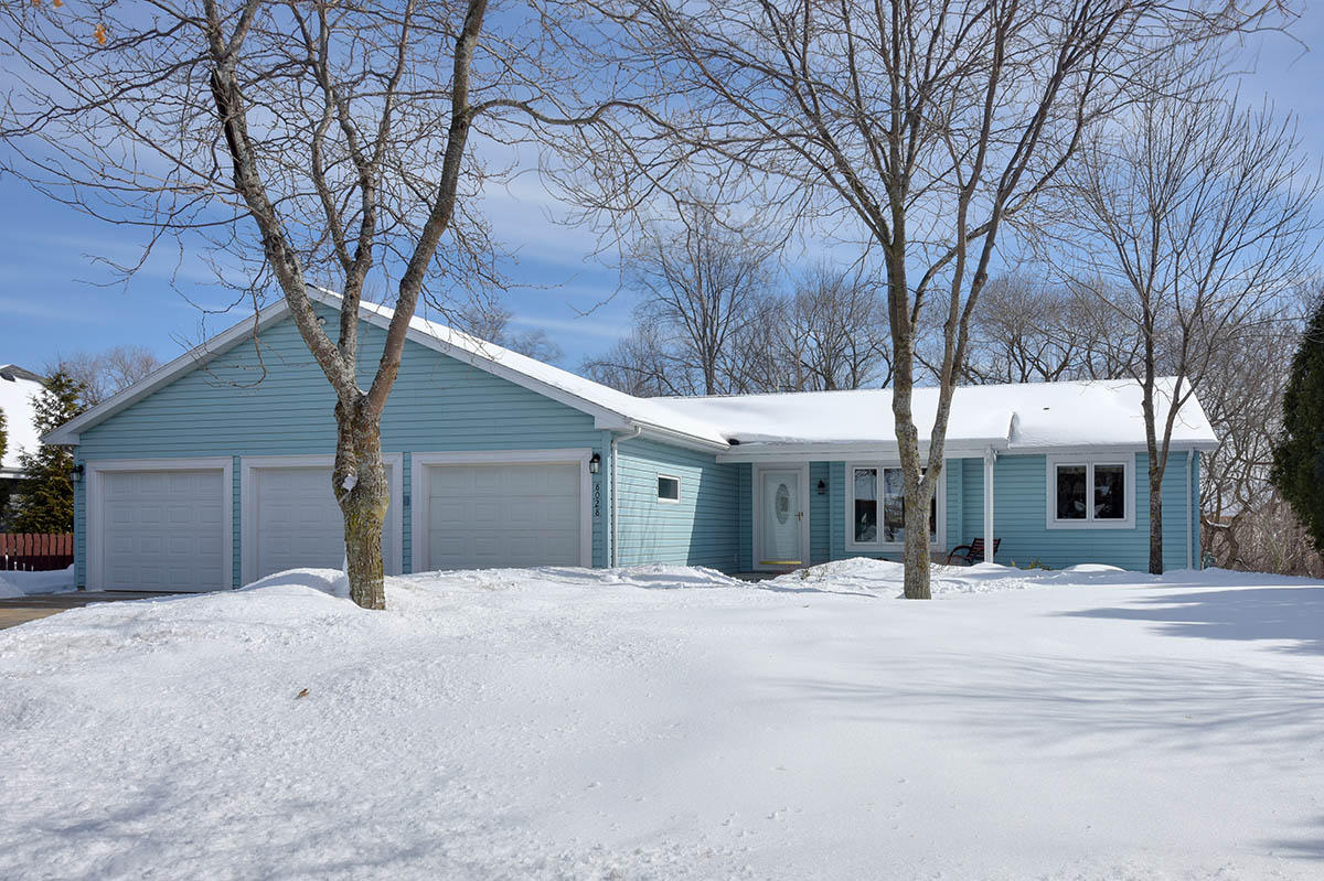 8028 S 55th St, Franklin, WI 53132 photo 1