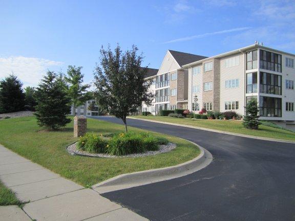 221 Oconomowoc Pkwy, Oconomowoc, WI 53066 photo 1