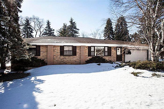 21945 Oakmont Ln, Brookfield, WI 53045 photo 1