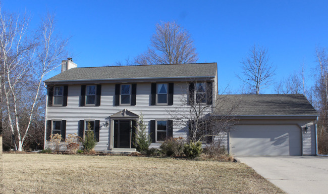 1395 Stand Hill Cir, West Bend, WI 53090 photo 1