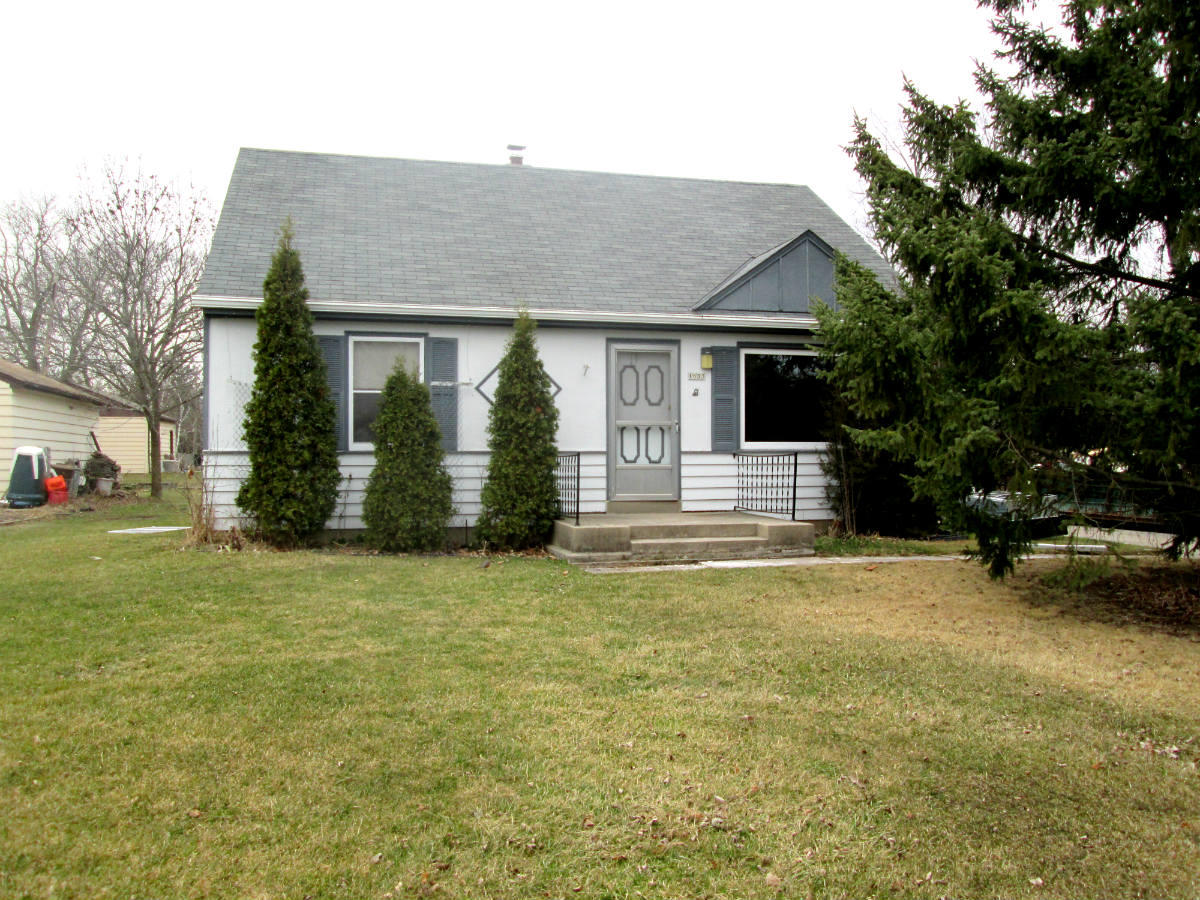 1633 S 171st St, New Berlin, WI 53151 photo 1