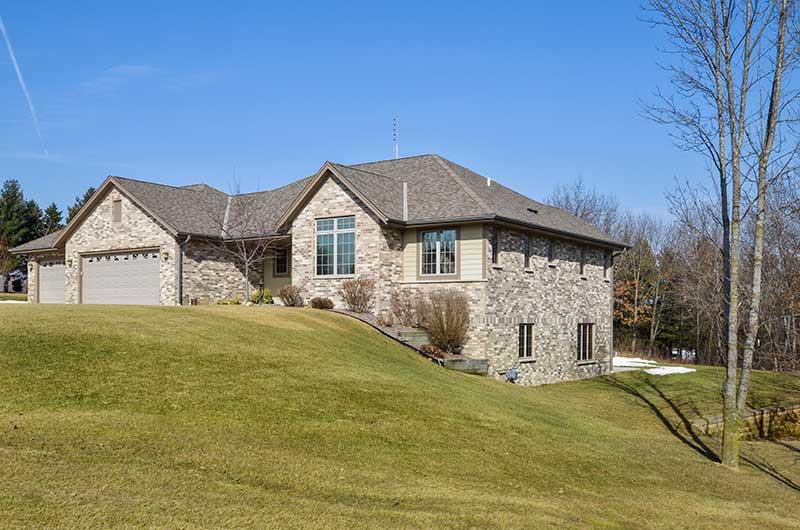 5186 Pinecrest Ct, West Bend, WI 53095 photo 1