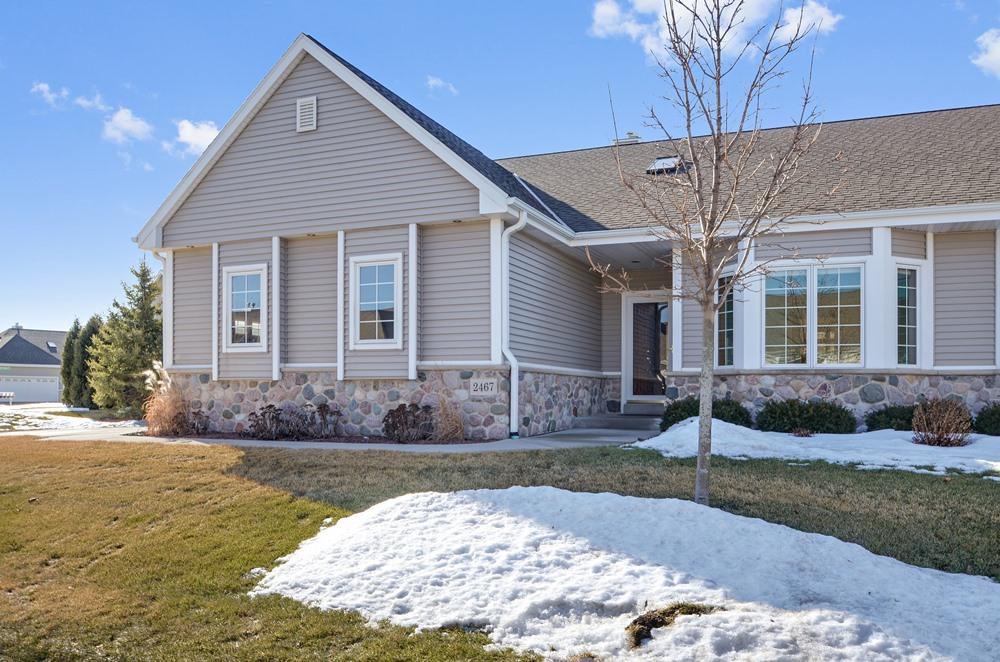 2467 Caribou Ln, Grafton, WI 53024 photo 1