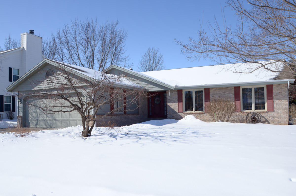 118 Ryan Ct, West Bend, WI 53095 photo 1