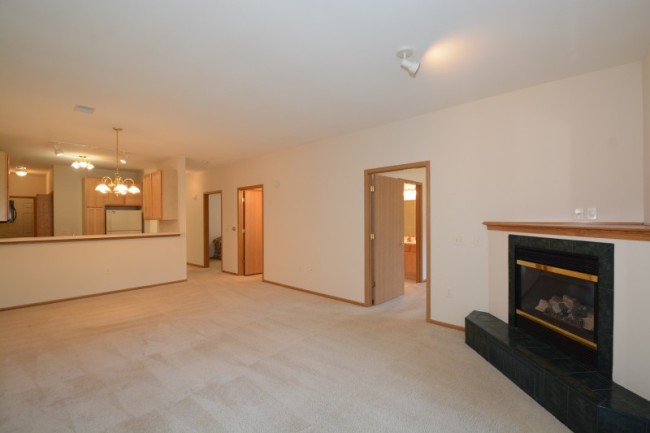 2140 Pine Ridge Ct #f, Grafton, WI 53024 photo 1