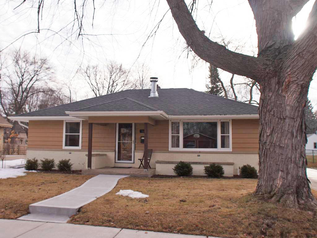 307 S Elm St, Oconomowoc, WI 53066 photo 1