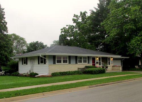 740 N Oakwood Ave, Oconomowoc, WI 53066 photo 1