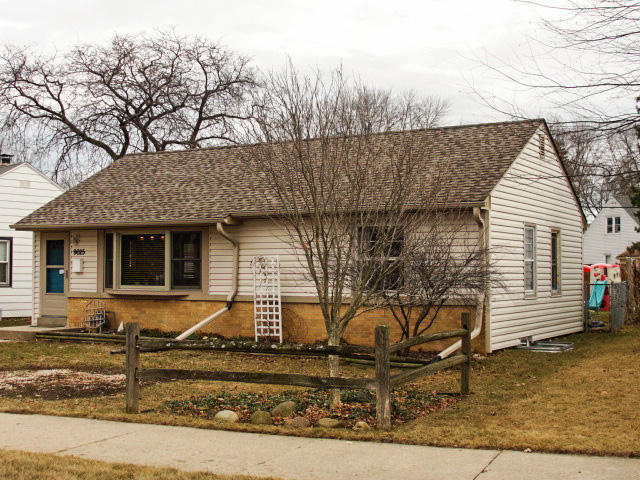 9025 W Keefe Ave, Milwaukee, WI 53222 photo 1