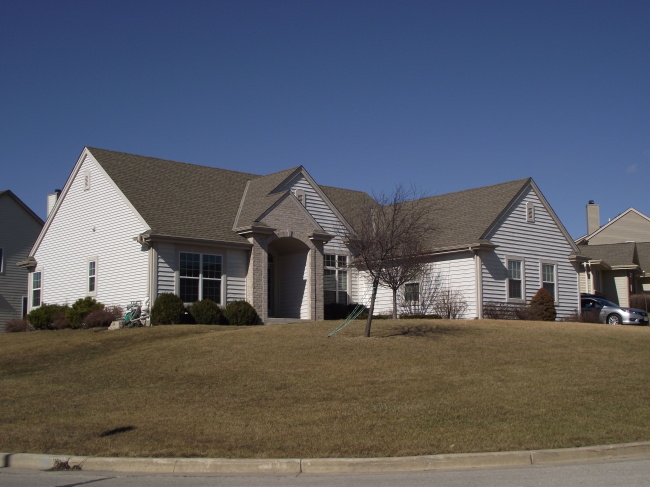 7029 S Carmel Dr, Franklin, WI 53132 photo 1