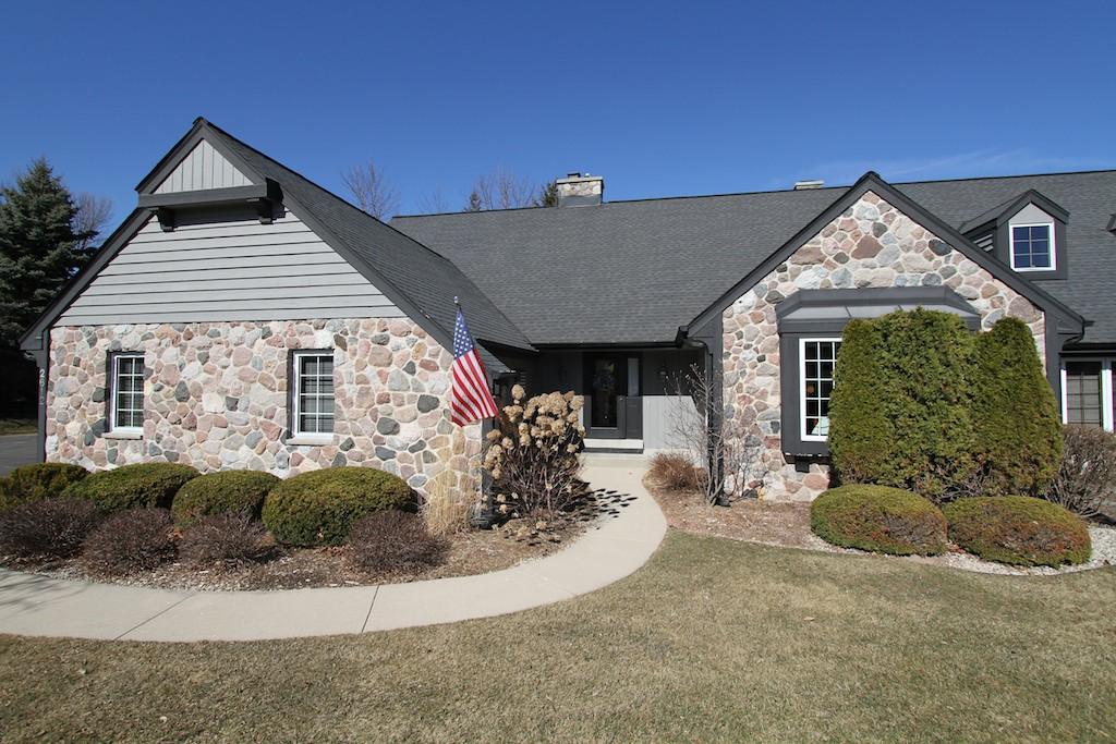 2612 W Lake Isle Dr, Mequon, WI 53092 photo 1