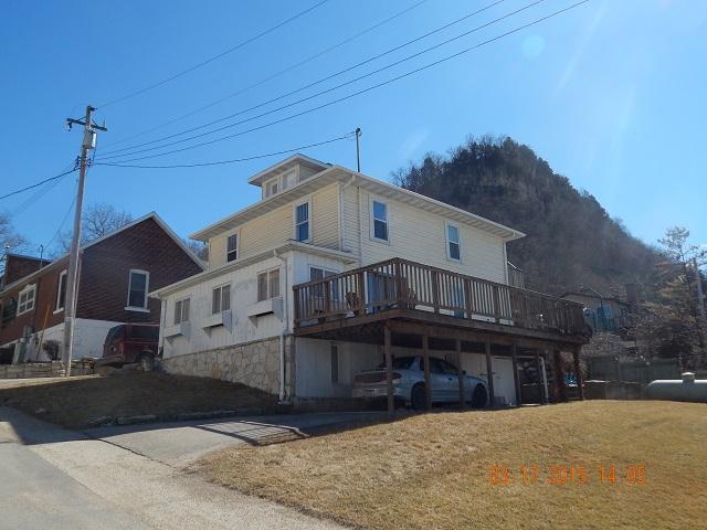 702 Swan St, Genoa, WI 54632 photo 1