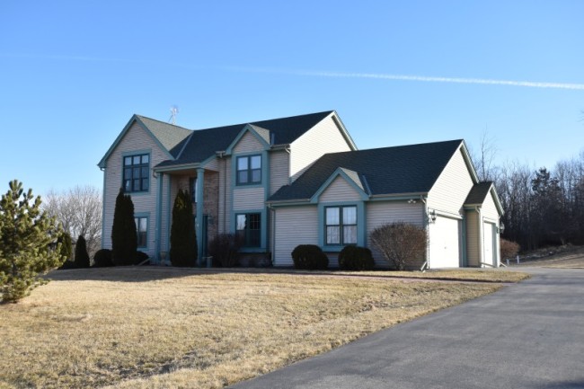 600 Bayberry Ln, Slinger, WI 53086 photo 1