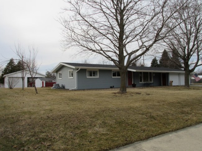 304 Valley St, Horicon, WI 53032 photo 1