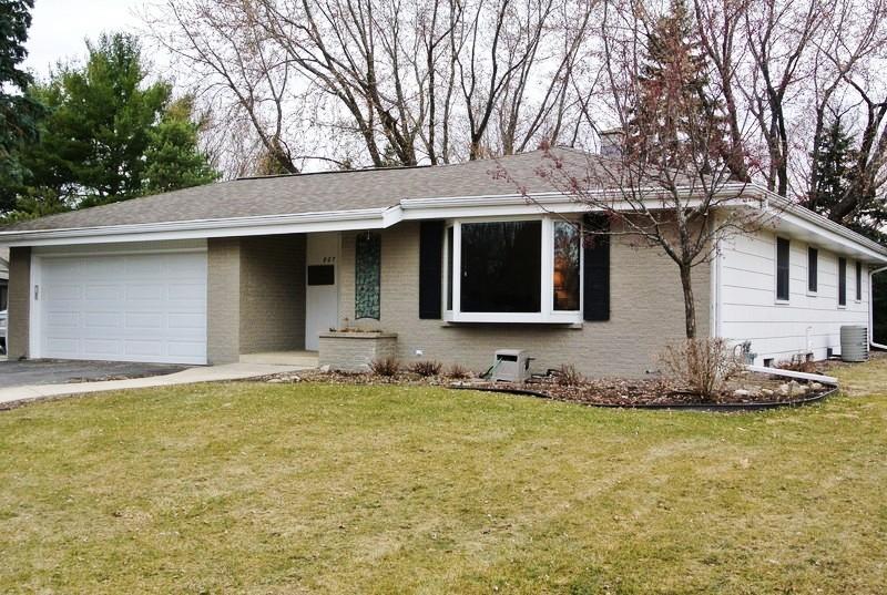 807 Anton Rd, Hartland, WI 53029 photo 1