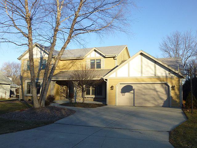 7336 W Woodbury Dr, Franklin, WI 53132 photo 1
