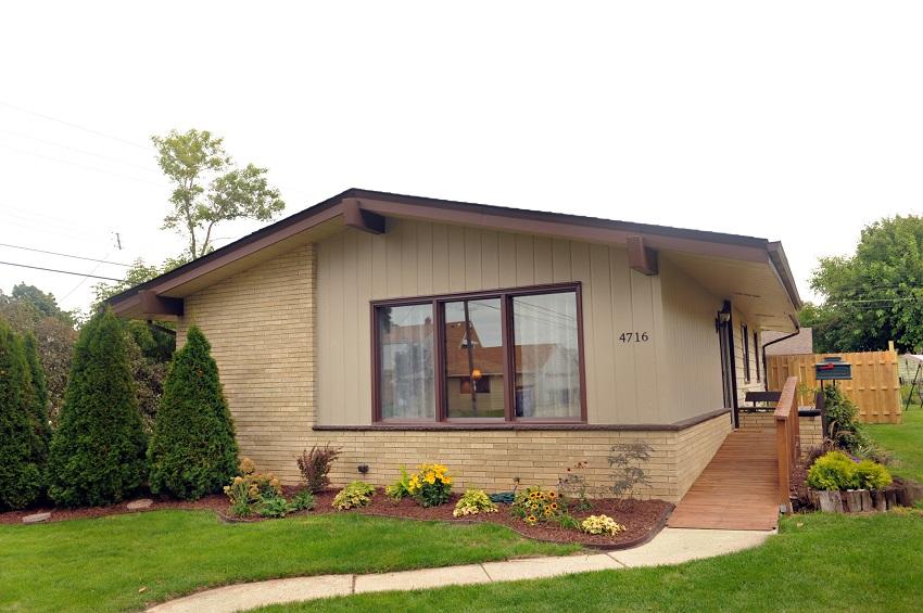 4716 S 23rd St, Milwaukee, WI 53221 photo 1