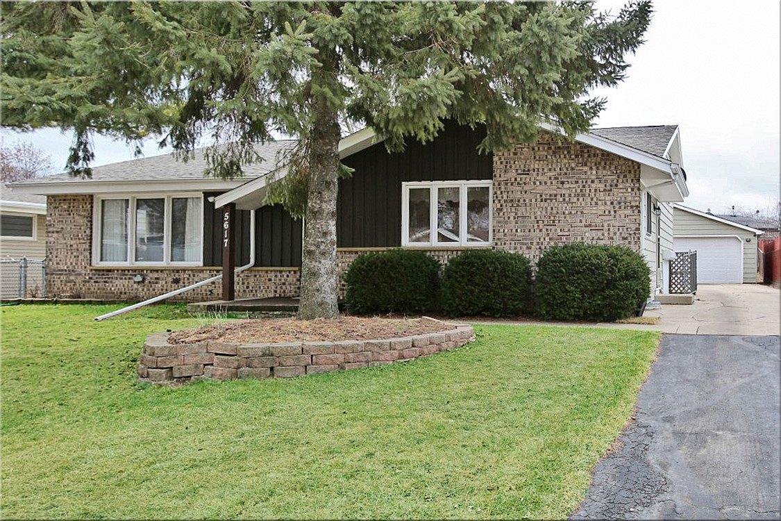 5617 Windward Dr, Racine, WI 53406 photo 1
