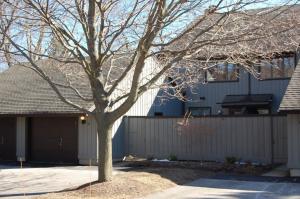 92 E Parkfield Ct, Racine, WI 53402 photo 1