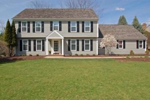 365 Juniper Ct, Delafield, WI 53018 photo 1