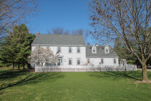 1065 Hawthorne, Delafield, WI 53018 photo 1