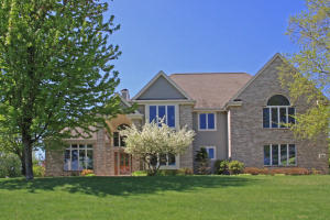 502 Cedar Vly, Delafield, WI 53018 photo 1