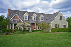 145 S Laurel Cir, Delafield, WI 53018 photo 1
