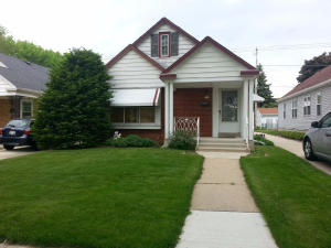 712 E Hampton Rd, Milwaukee, WI 53217 photo 1