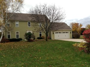 112 N Meadowside Ct, Oconomowoc, WI 53066 photo 1