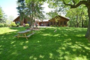 w302n1027 Maple, Delafield, WI 53188 photo 1