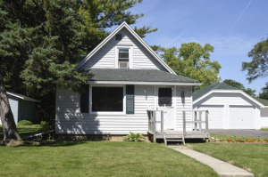 145 Ormsby St, Pewaukee, WI 53072 photo 1