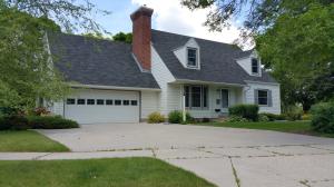 1002 E Crescent Dr, Manitowoc, WI 54220 photo 1