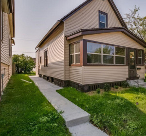 1627 Manitoba Ave, South Milwaukee, WI 53172 photo 1