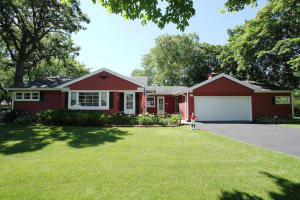 835 E Glencoe, Bayside, WI 53217 photo 1