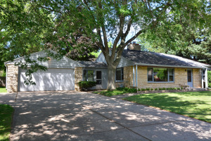 7319 N Seneca, Fox Point, WI 53217 photo 1