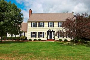 121 Hickory Dr, Delafield, WI 53018 photo 1