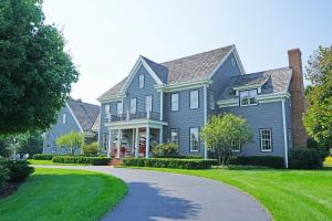 259 E Laurel Cir, Delafield, WI 53018 photo 1