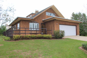 4023 Riverview Dr, Two Rivers, WI 54241 photo 1