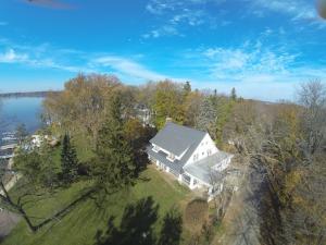 2103 Key Point Ln, Hartland, WI 53029 photo 1