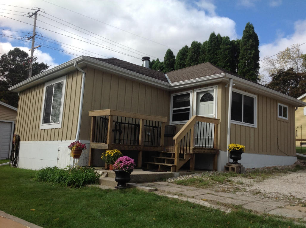 1512 3rd St, Delafield, WI 53018 photo 1