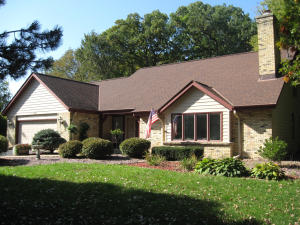 717 Saint Johns, Delafield, WI 53018 photo 1